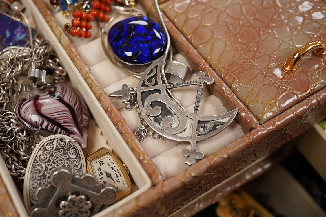 A 9ct gold bracelet, 18cm, 3.5 grams and a quantity of silver, white metal, 925 and costume jewellery, a gold plated half hunter pocket watch contained in a jewellery box.